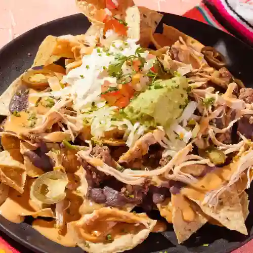 Nachos Locos Mixtos Solo Pollo.