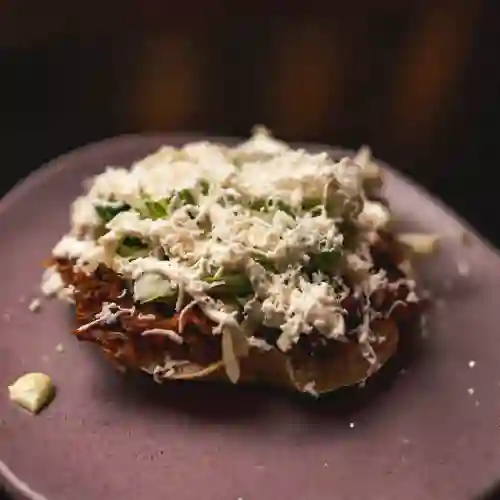 Tostada de Tinga de Res
