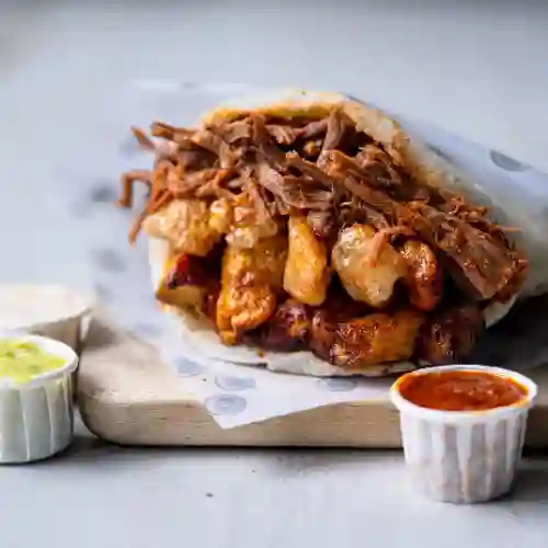 Arepa caleña endulzada carne