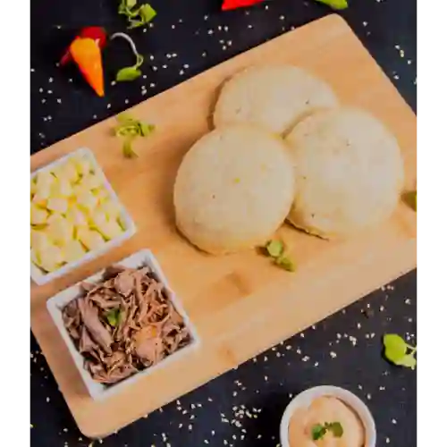 Arepa de Carne Desmechada y Queso