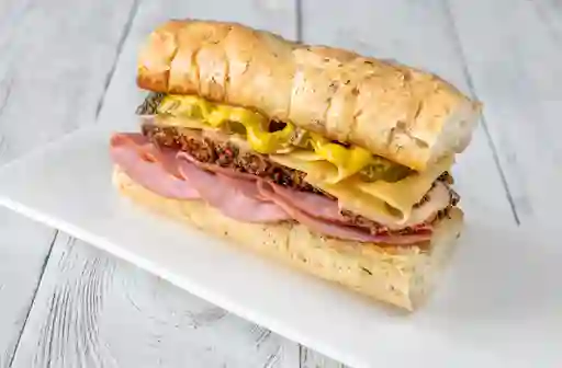 Sándwich Tres Carnes