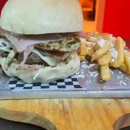 Hamburguesa Macu S + Papas a la Francesa