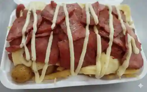 Salchipapa de Tocineta