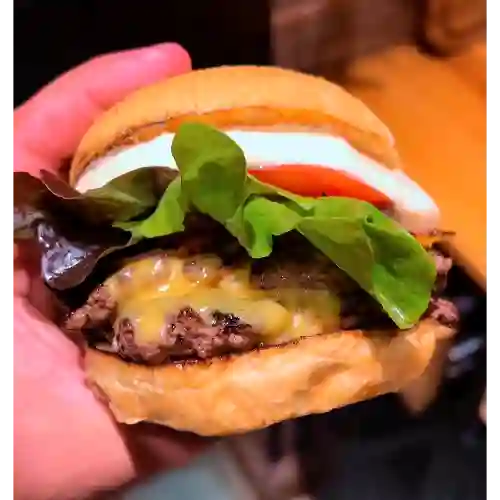 Asado Burger + papas + gaseosa