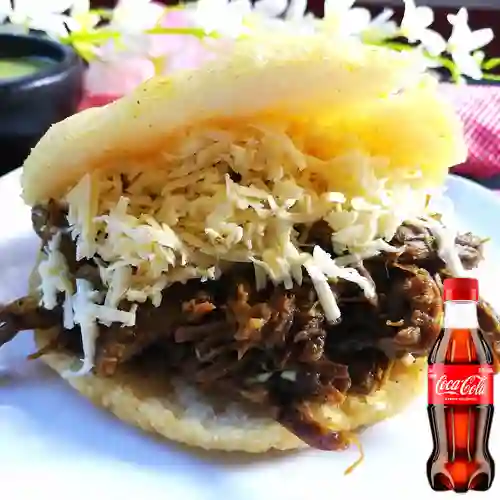 Combo Arepa Pelúa + Coca Cola Original 250ML