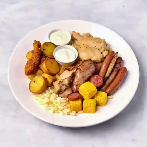 Pollo, Pernil De Cerdo, Chicharrón, Plátano Maduro, Costilla Ahumada, Chorizo De Ternera, Maicitos