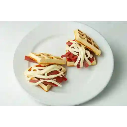 Waffle de queso y bocadillo