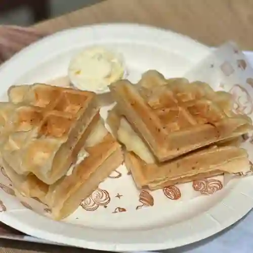 Waffles con Jamón y Queso