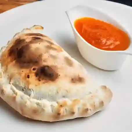 Calzone Pepperoni y Bebida