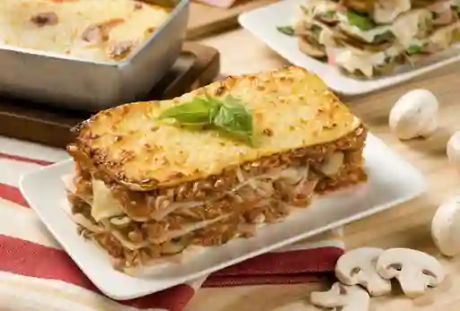 Lasagna pollo, jamón y champiñones