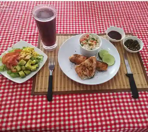 Almuerzo Del Día con Salmón