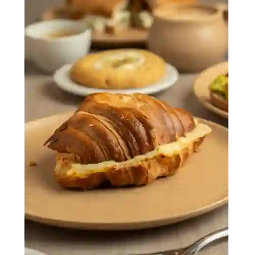 Croissant Queso + Chocolate