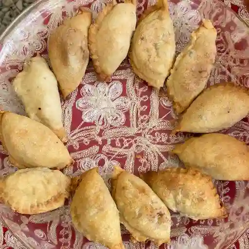 Sambucek empanada de carne con labne