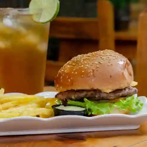 Hamburguesa Clásica + Papas + Bebida Gratis