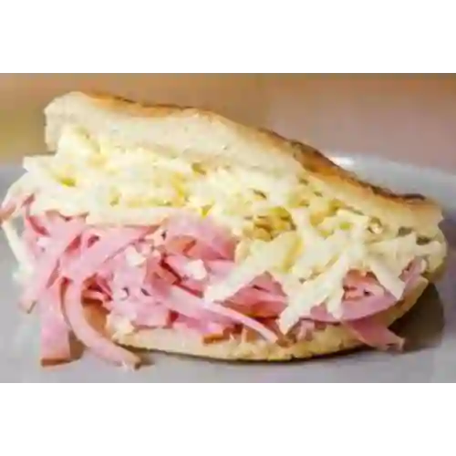 Arepa jamón y queso