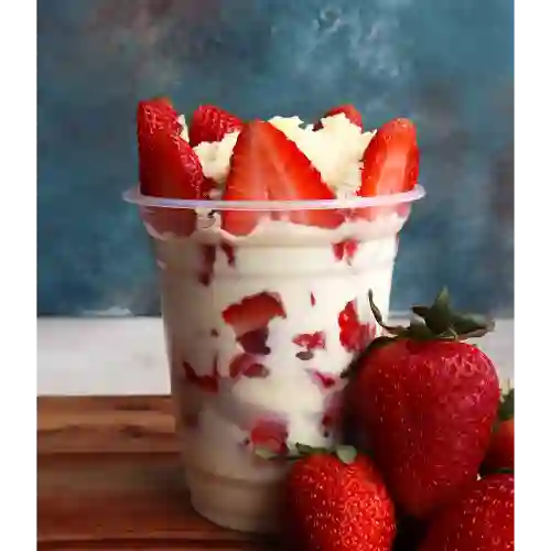 Fresas con Crema + Queso Rallado