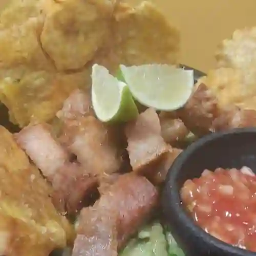 Chicharrones con Guacamole