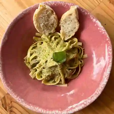 Pastas en Pesto Tocineta