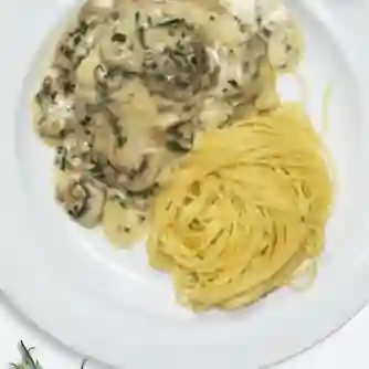 Pollo Funghi con Spaghetti Burro