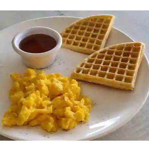 Huevos con Dos Triangulos de Waffle.