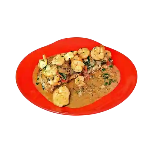 Pescado en Salsa de Camarones