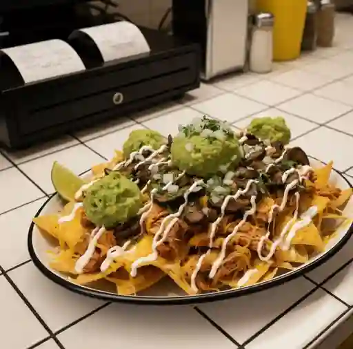 Nachos Pollo con Champiñón