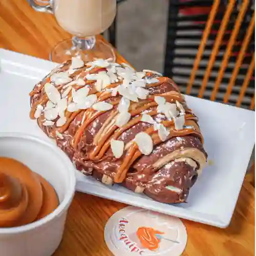 Croissant Relleno con Arequipe