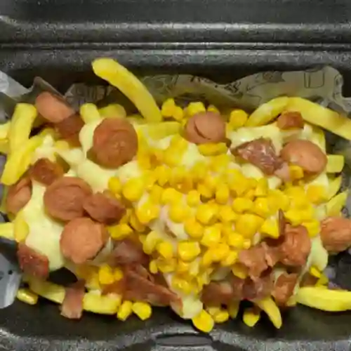 Salchipapa con Maicitos