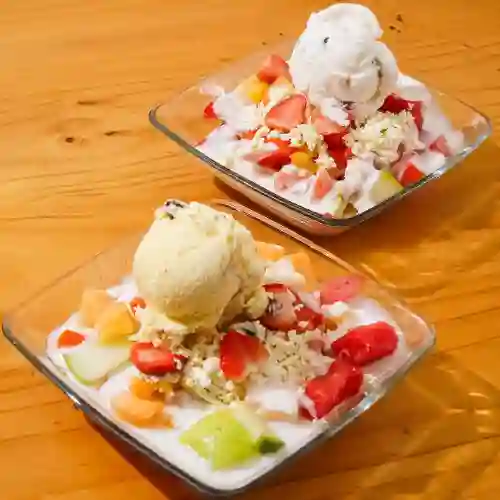 Combo Duo Ensalada Tropical con Helado