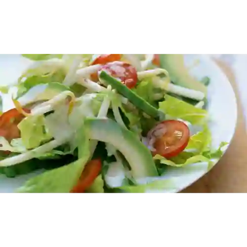 Ensalada de Lechuga Frutos Secos y Queso