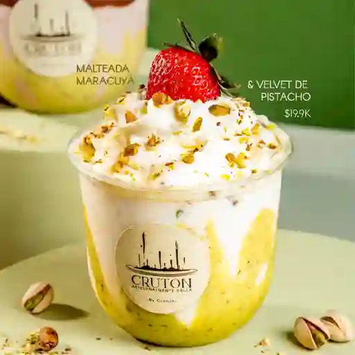 Malteada de maracuyá con pistacho