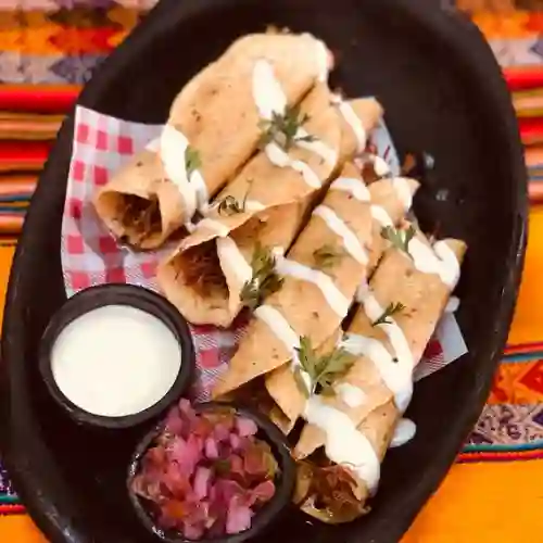 Flautas de Carne O Pollo