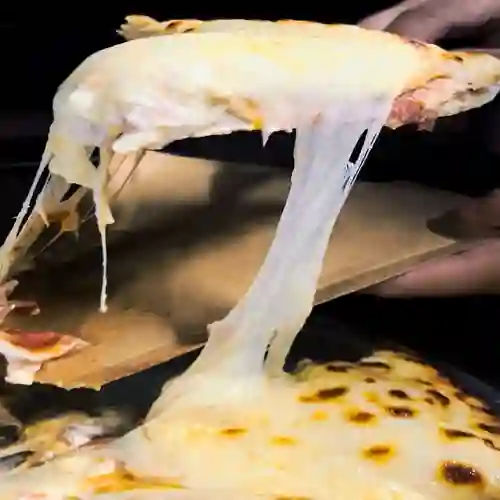 Pizza estofada pollo con champiñones
