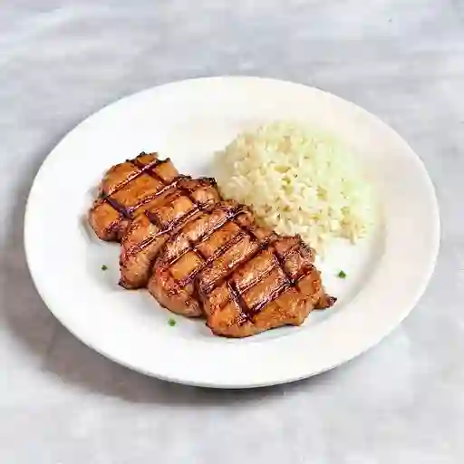 Carne en bistec con arroz