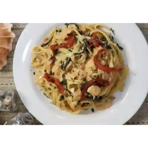 Fettuccine Mediterraneo de Salmón