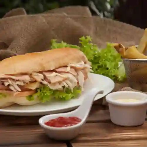 Sándwich con Pollo en Combo