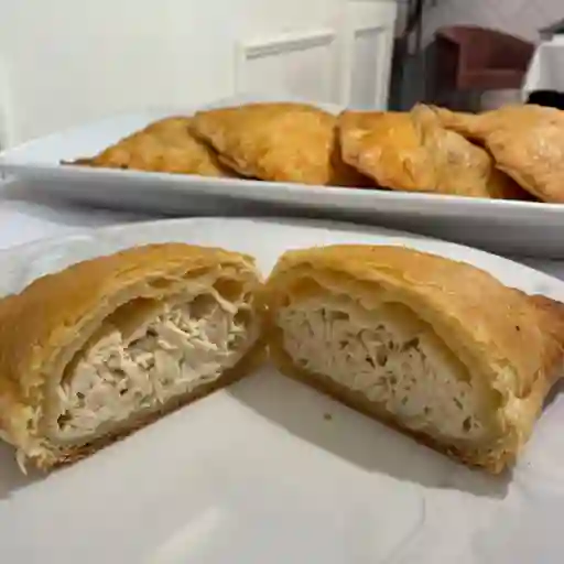 Pastelito de pollo + coca cola