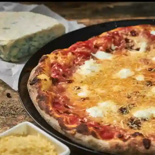 Pizza 4 Quesos (8 Porciones)