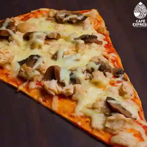 Pizza Pollo con Champiñones