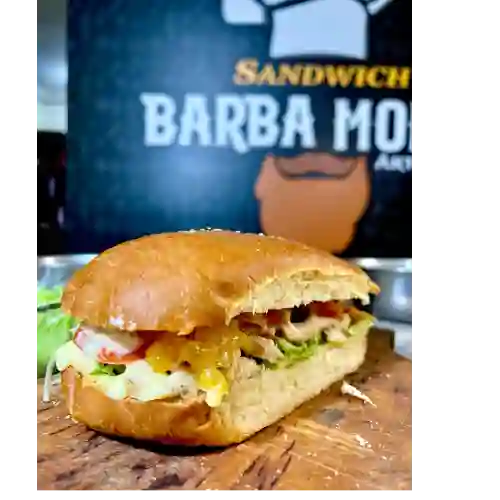 Sandwich de Pollo Especiado y Tocineta Ahumada