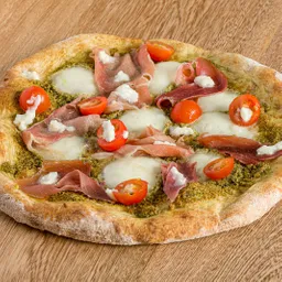 Pizza Serrano y Stracciatella