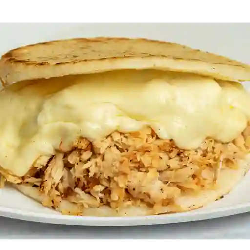 Arepa rellena de pollo
