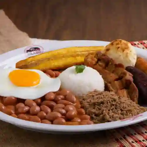 Bandeja paisa tradicional