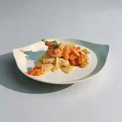Róbalo con Salsa de Mariscos