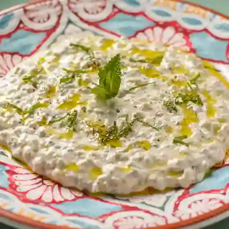 Labneh con pepino