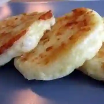 Arepa con Queso Mozarella