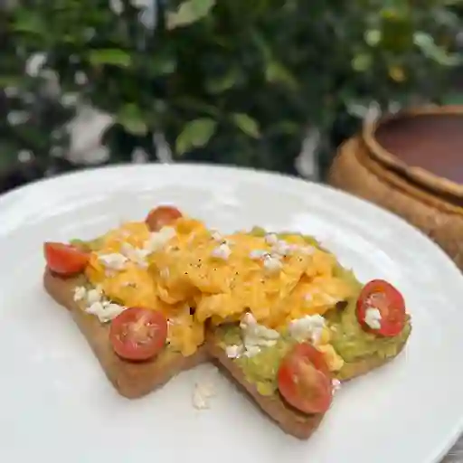 Tostada aguacate + huevo