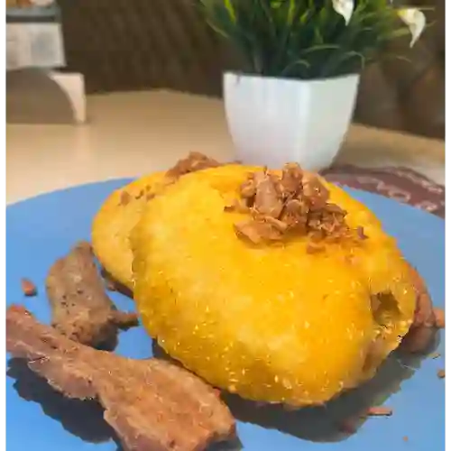 Mini Arepa de Huevo con Chicharron