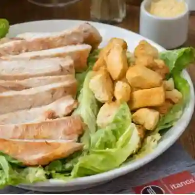 Insalata César con Pollo