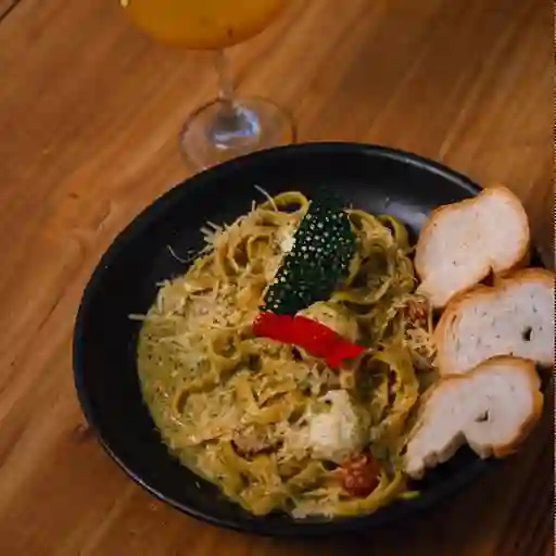 Pasta al pesto con burrata